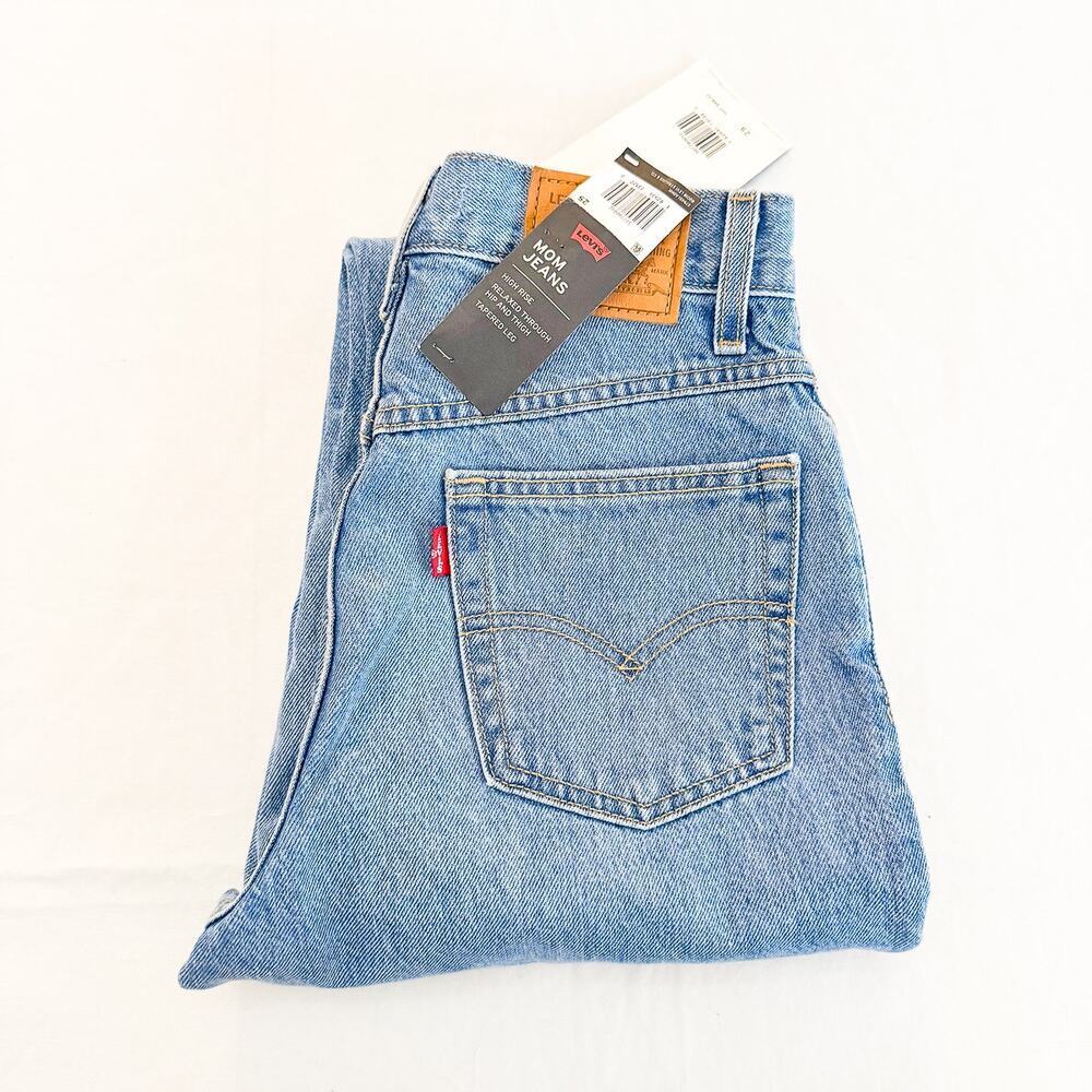 Levi's Mom Jean High Rise Denim Jeans Raw Hem Zip Fly 25 NWT $98